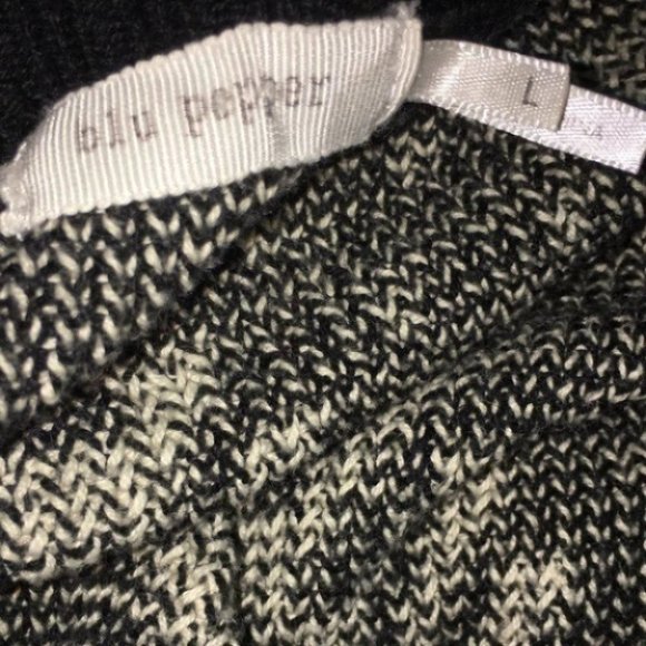 Blu Pepper Graphic Print Knit Sweater - Picture 10 of 12
